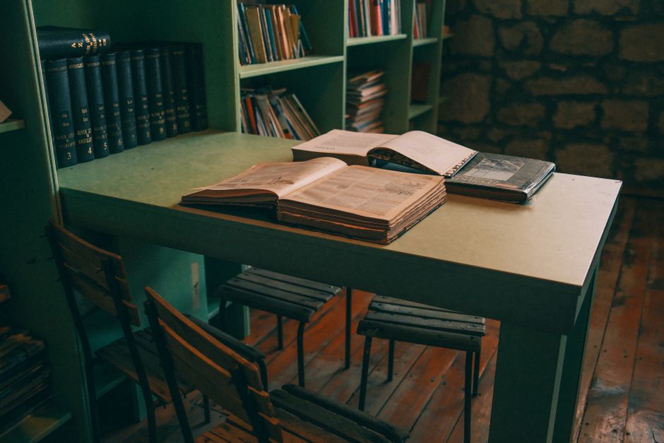 Litteraturens Dype Verden: En Reise gjennom Ord og Fortellinger