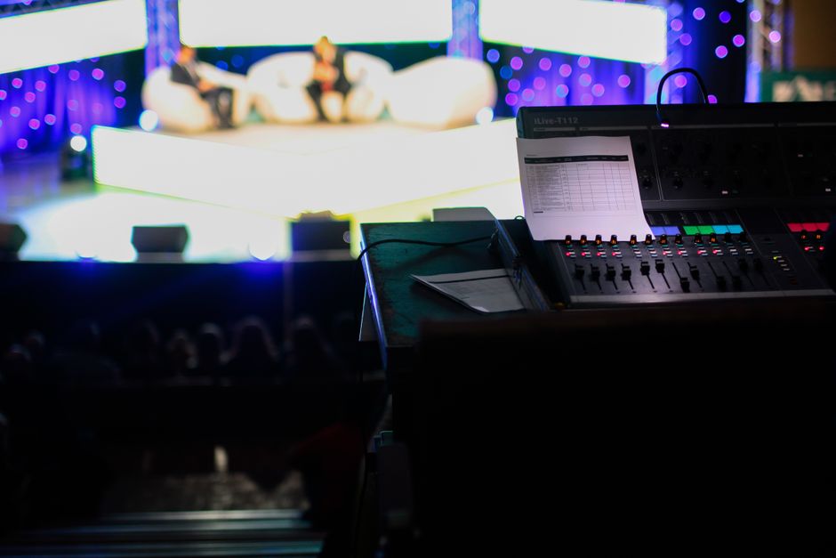 Produksjonsteknikk for Teater – En Dypdykk i Faget