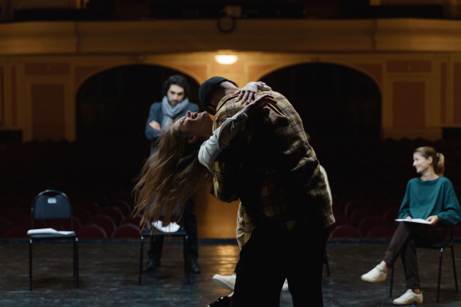 Teater: En omfattende veiledning til scenekunstens verden