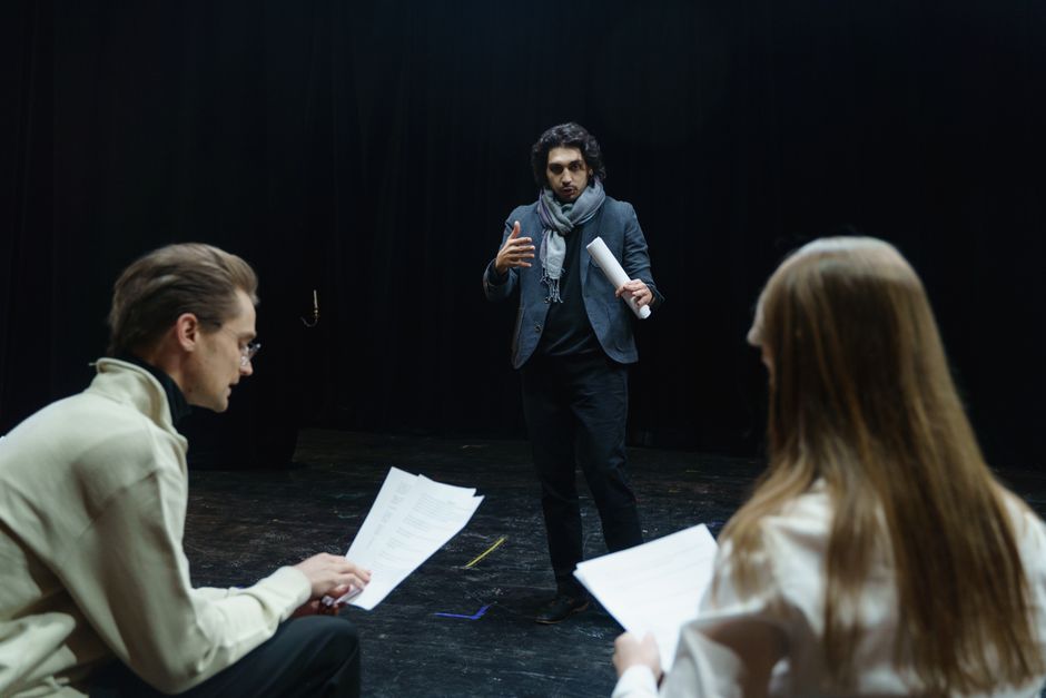 Dialogens Kunst: Hvordan Mestre Samtaler i Teater og Liv