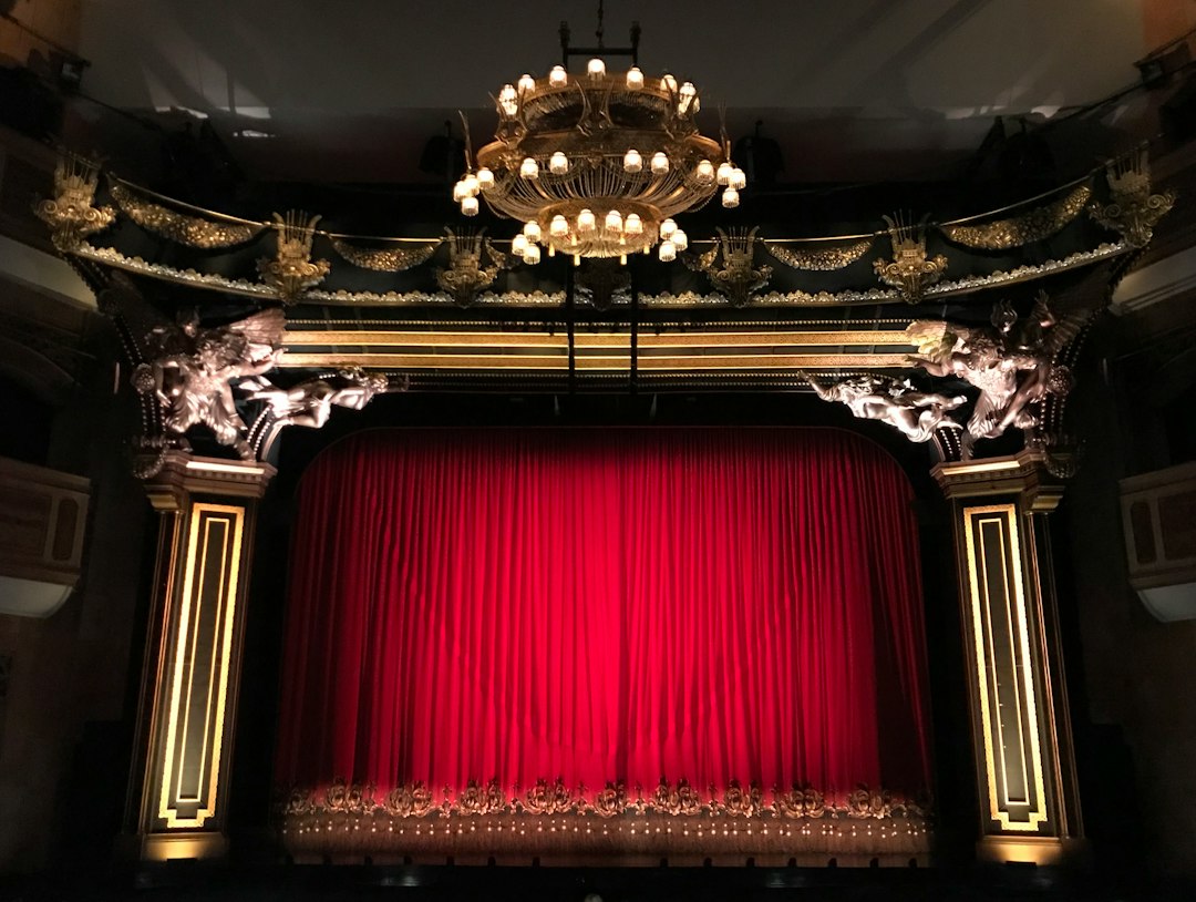 Produksjonsteknikk i Teater: Forstå Håndverket Bak Scenen